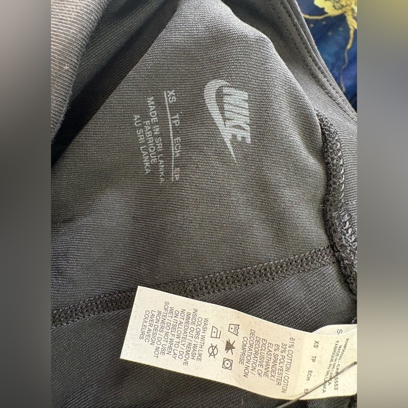 Nike Tight fit mid rise short length black biker shorts size xs - Picture 7 of 7